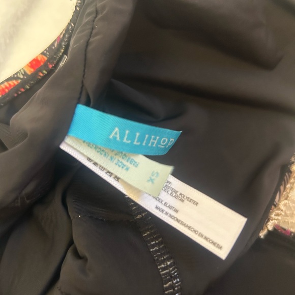 Allihop Anthropologie Lace Front Tropical Floral
Bathing Suit Size XS - Picture 5 of 8